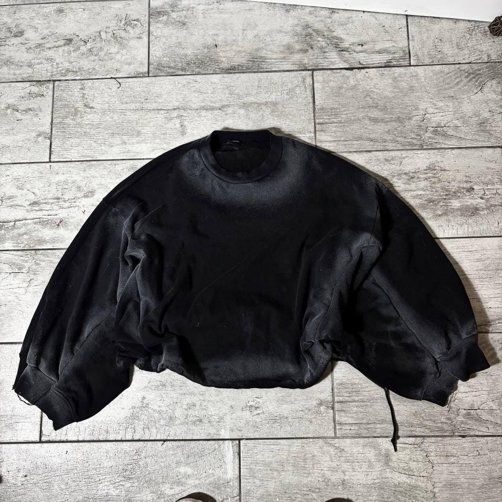 Bluza z kapturem z nadrukiem gotyckiego drutu kolczastego: czarna, grunge'owa odzież uliczna