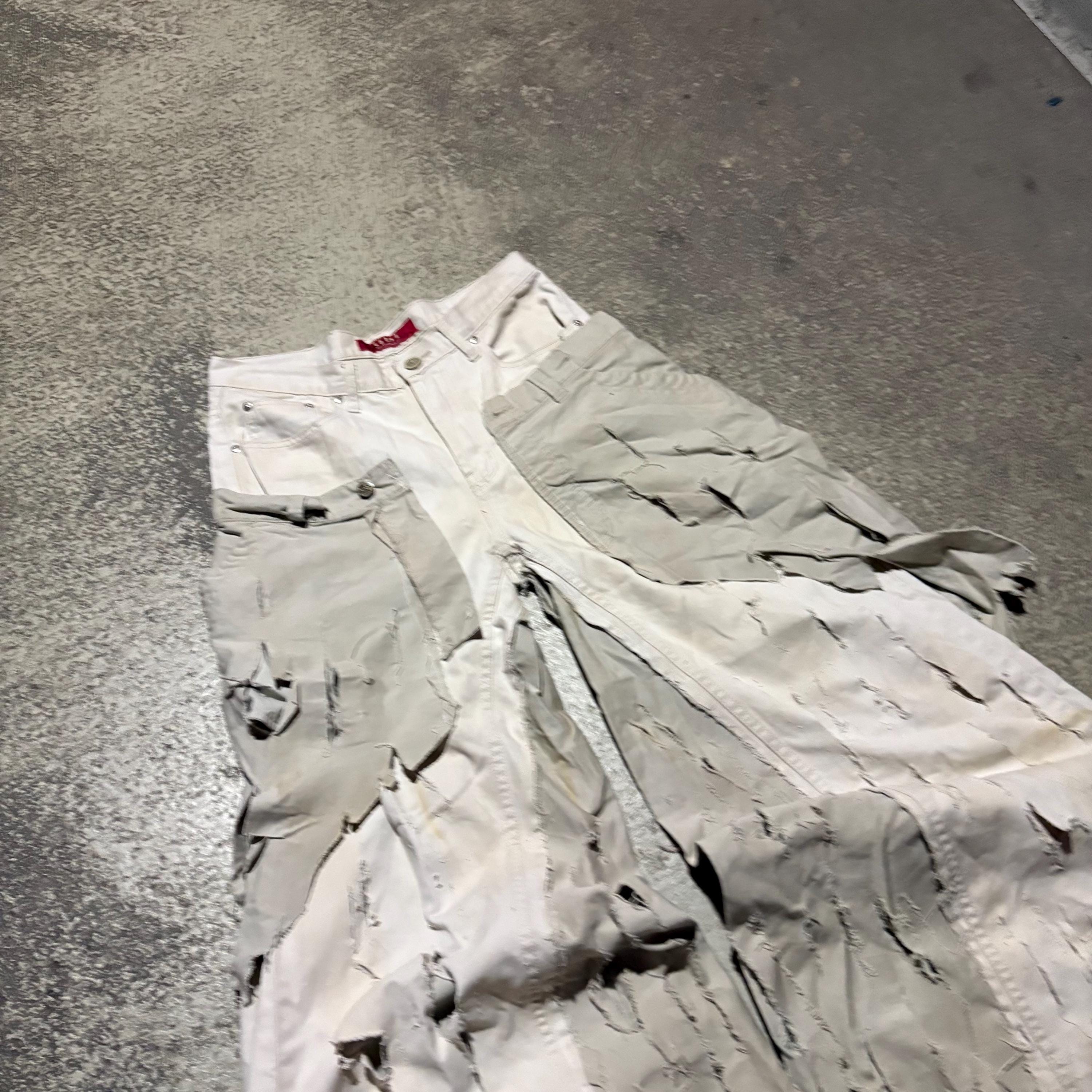 Ręcznie robione białe, zniszczone jeansy z szerokimi nogawkami: Y2K Goth Grunge Streetwear