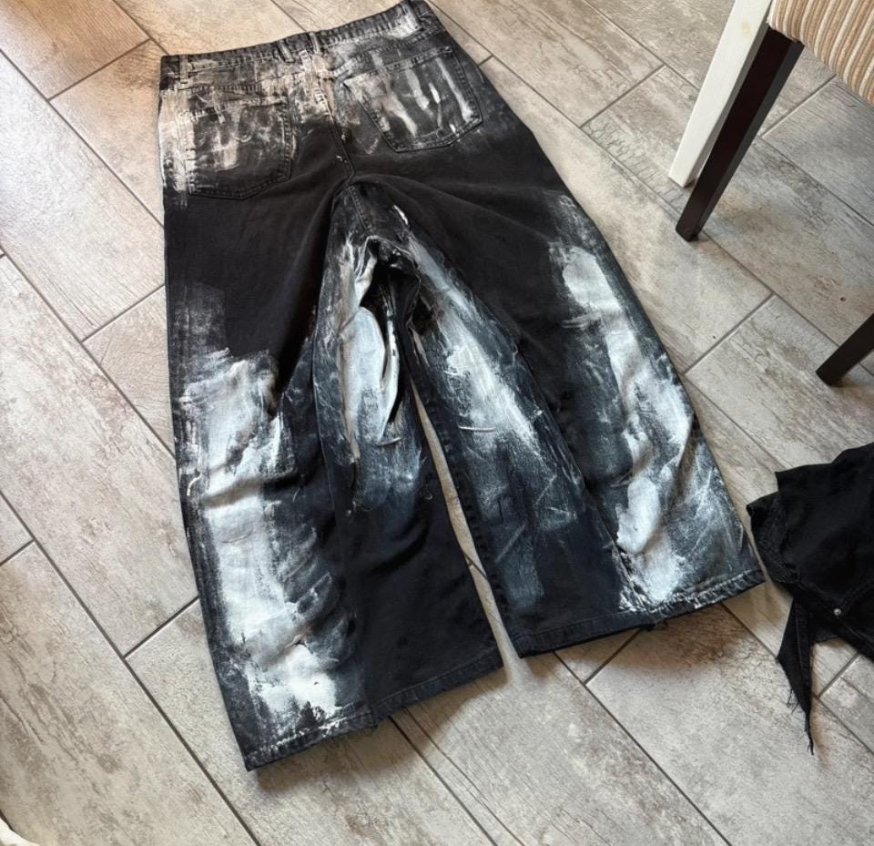Malowane ręcznie czarne jeansy z szerokimi nogawkami – spodnie baggy streetwear w stylu grunge punk goth