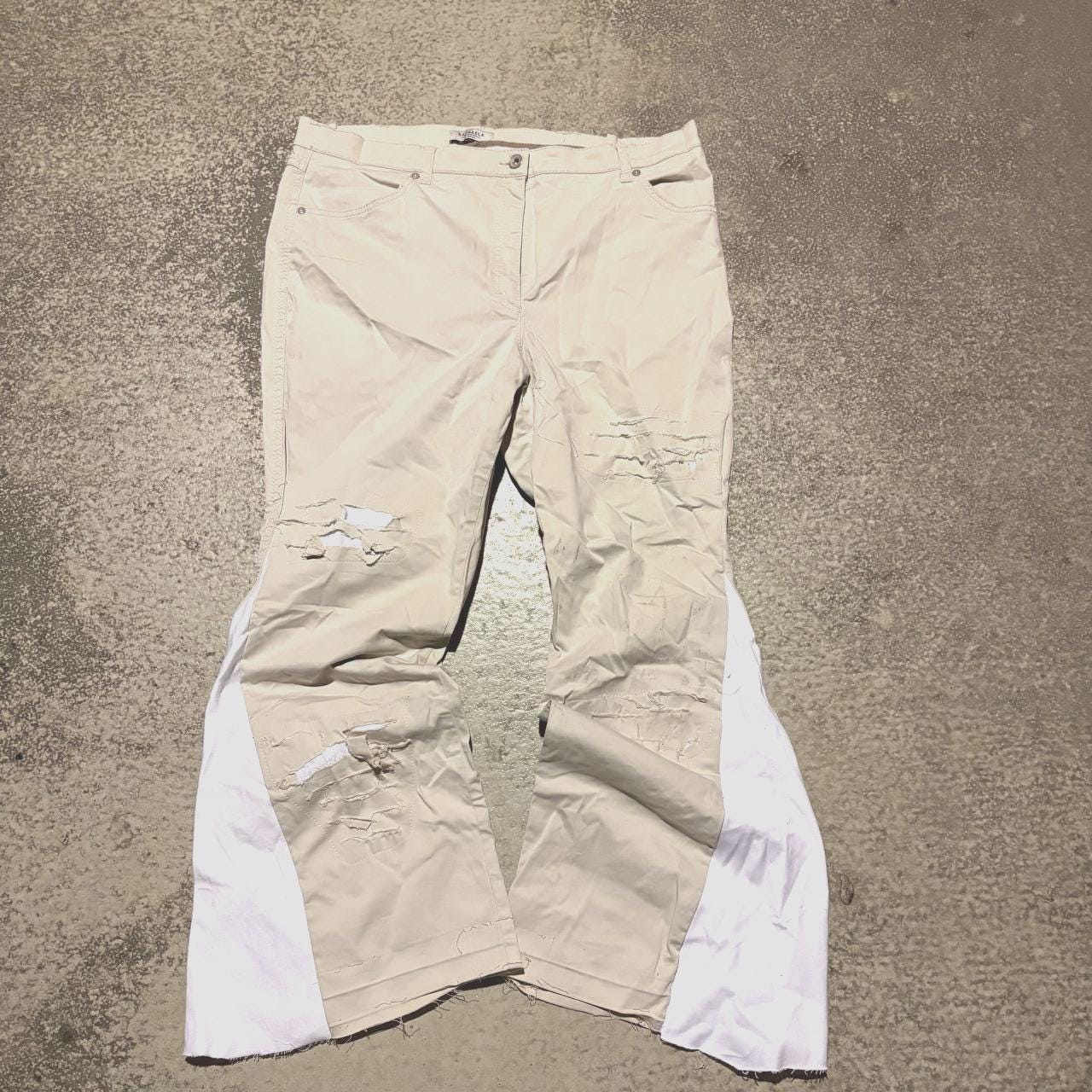 Ręcznie robione białe jeansy z szerokimi nogawkami – Y2K Goth Alt Streetwear