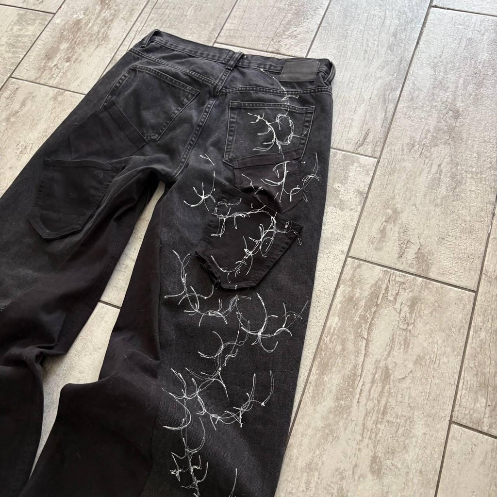 Ręcznie robione czarne, luźne jeansy: odzież uliczna w stylu gotyckim i punkowym Y2K