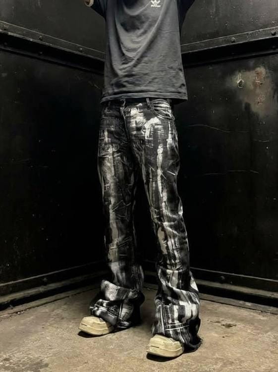 Malowane czarne dżinsy z szerokimi nogawkami: ręcznie robione spodnie w stylu grunge punk goth