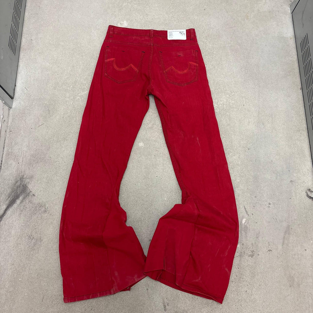 czerwone jeansy z rozszerzanymi nogawkami – ręcznie robione spodnie streetwearowe w stylu grunge z rocznika 2000