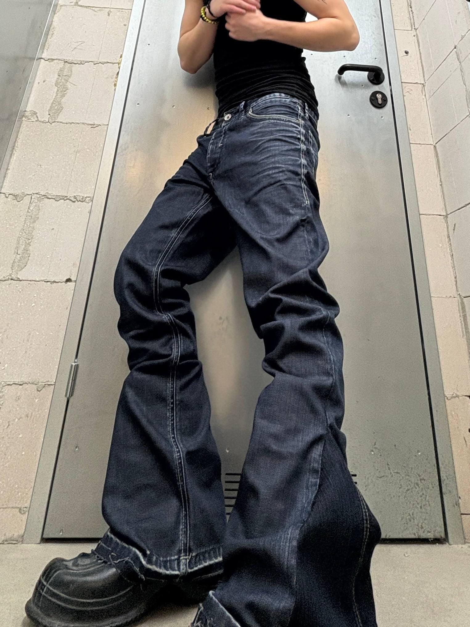 Ciemnoniebieskie spodnie z szerokimi nogawkami Custom: ręcznie robiony denim w stylu grunge