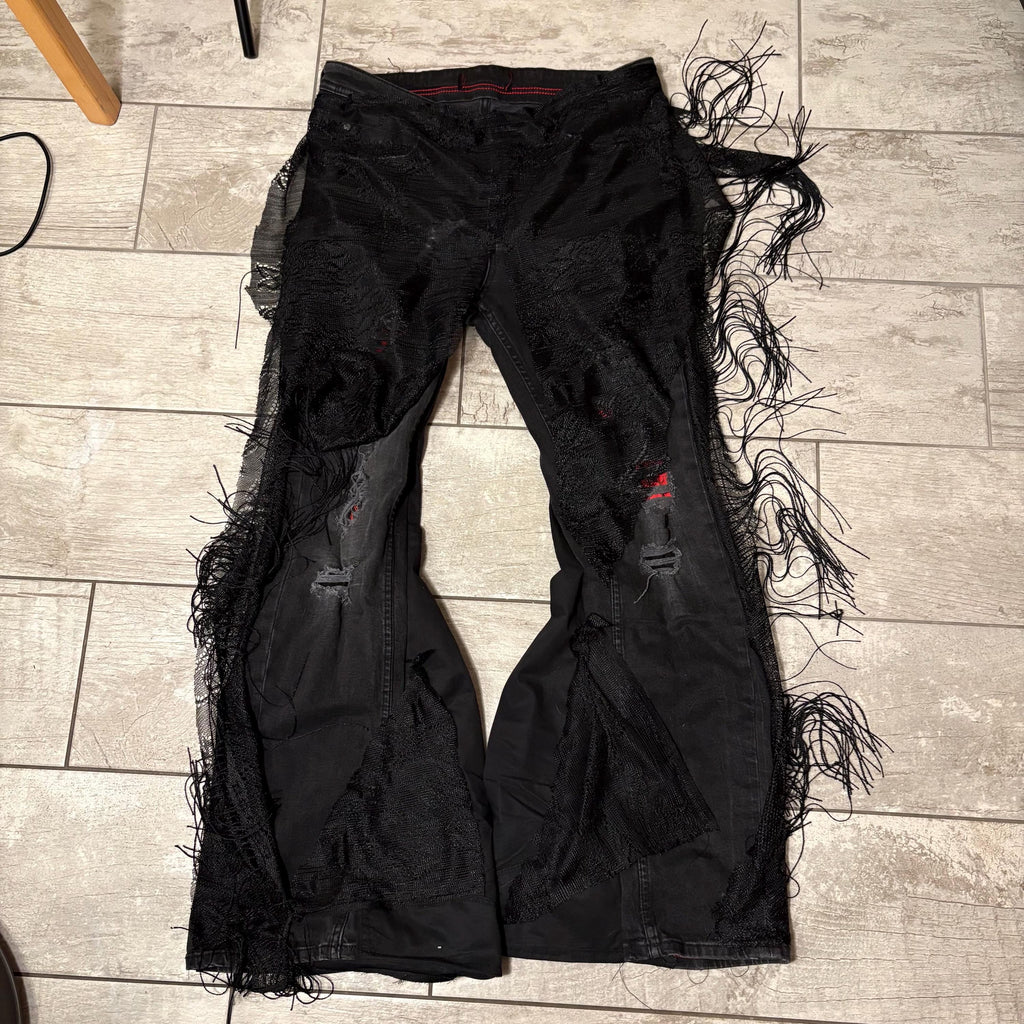 Czarne, szerokie spodnie z nogawkami – ręcznie robione, grunge'owe dżinsy typu baggy flare w stylu Y2K, alternatywa dla streetwearu