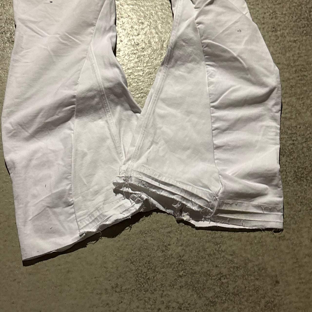 Ręcznie robione białe jeansy z szerokimi nogawkami – Y2K Goth Alt Streetwear