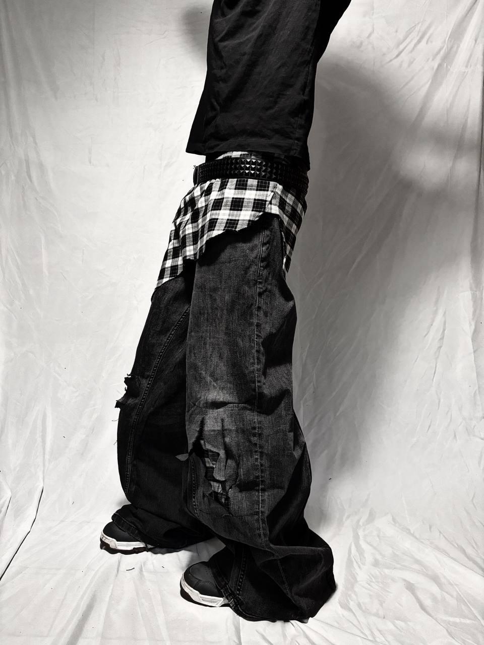 Ręcznie robione czarne dżinsy typu baggy z łatką w kratę: punk gotycki grunge z roku 2000