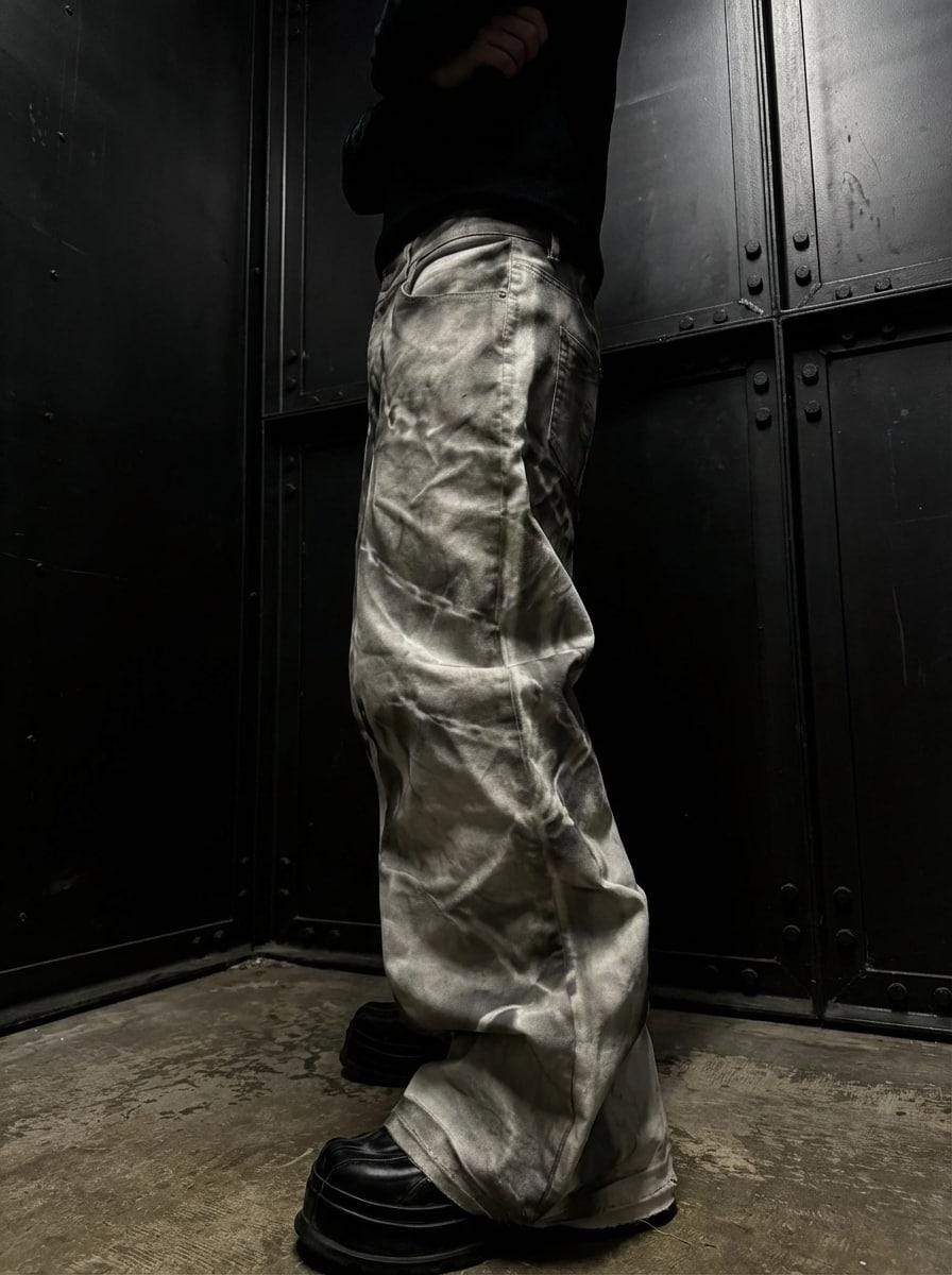 Białe, szerokie, wzorzyste jeansy – ręcznie robione spodnie w stylu gotyckim i grunge z lat 2000