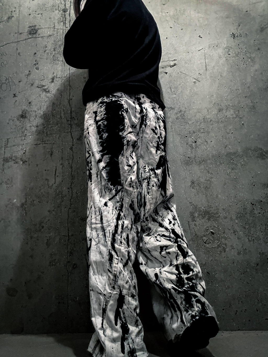 Białe jeansy z szerokimi nogawkami, ręcznie robione: Grunge Goth Y2K