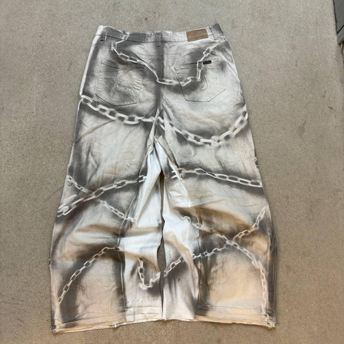 Białe, szerokie, wzorzyste jeansy – ręcznie robione spodnie w stylu gotyckim i grunge z lat 2000