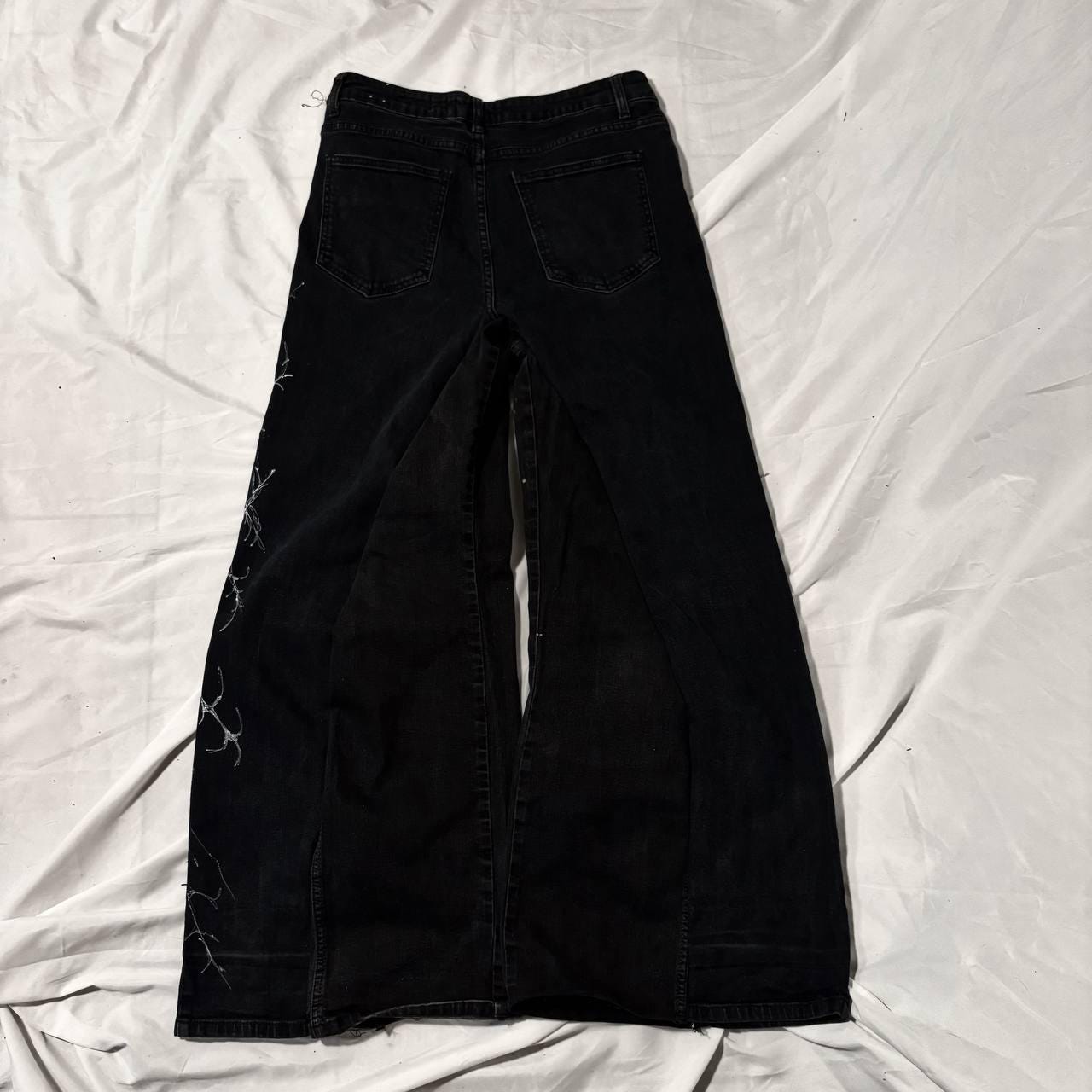 Ręcznie robione spodnie baggy z nadrukiem Cyber Sigilism: Y2K Grunge Techwear