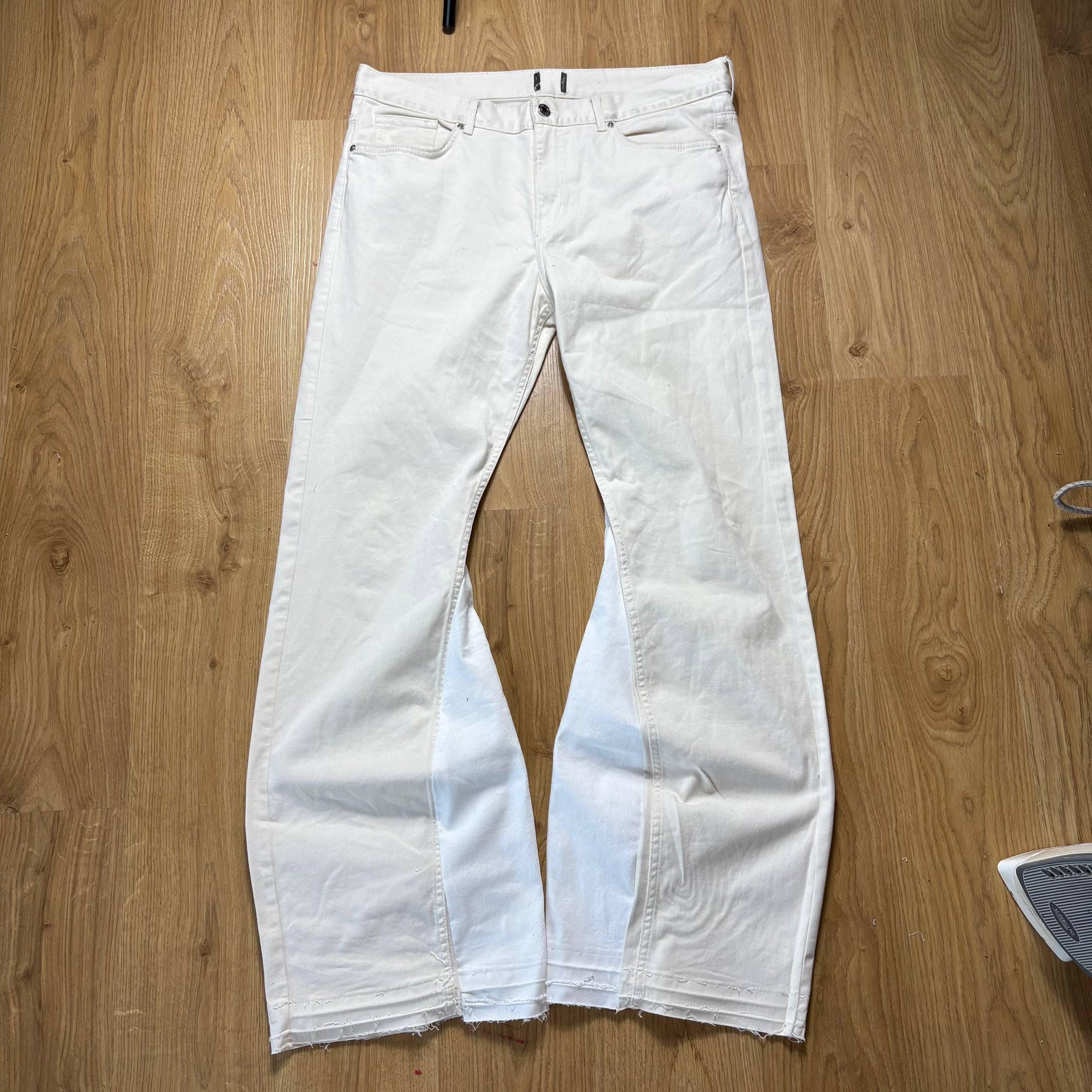 Ręcznie robione białe jeansy z szerokimi nogawkami – Y2K Goth Alt Streetwear