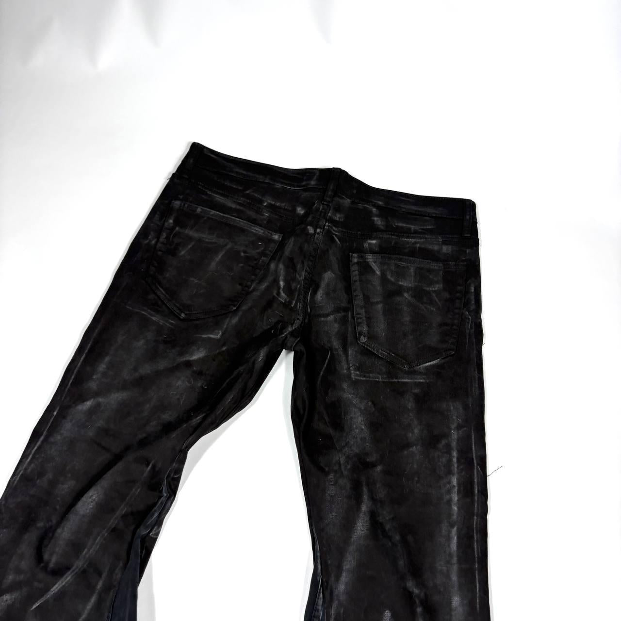 Ręcznie robione czarne woskowane rozszerzane jeansy: Streetwear w stylu grunge z epoki Y2K