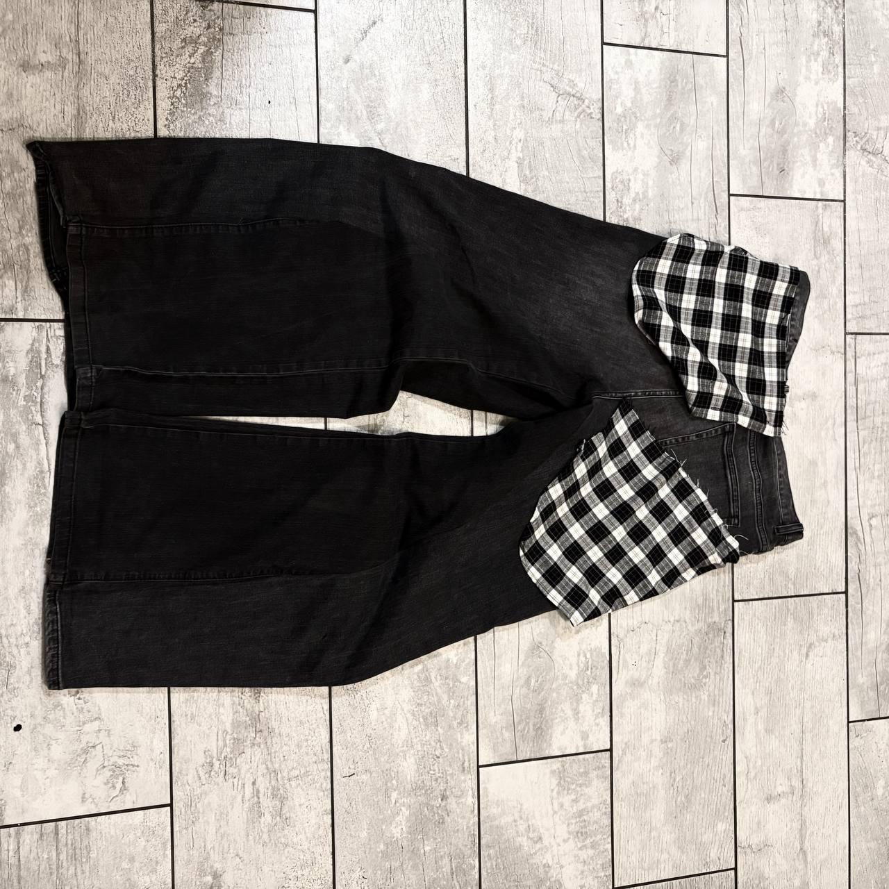 Ręcznie robione czarne dżinsy typu baggy z łatką w kratę: punk gotycki grunge z roku 2000